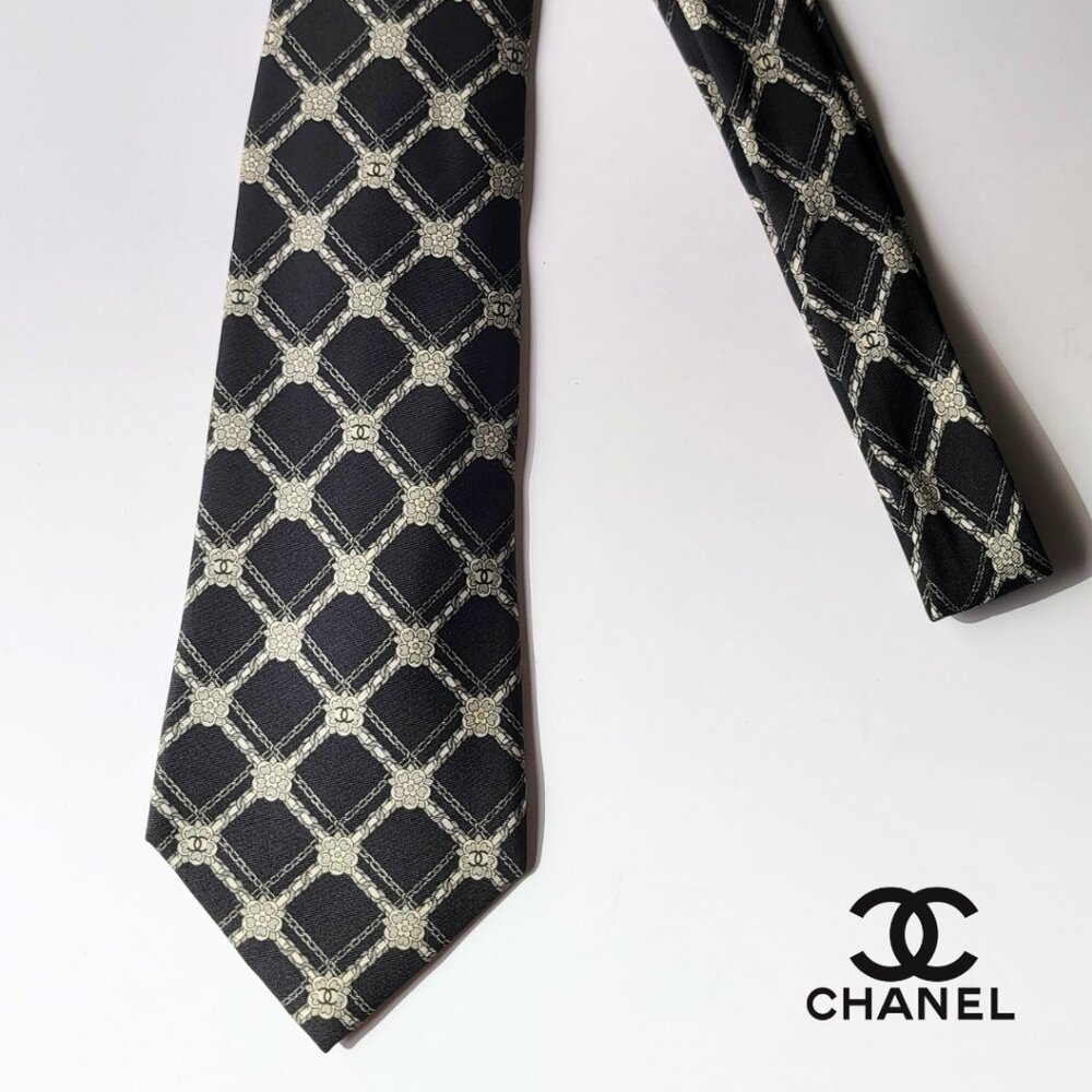 CHANEL Men's Vintage Tie 100% Silk Made in Italy black with cameillas & CCs